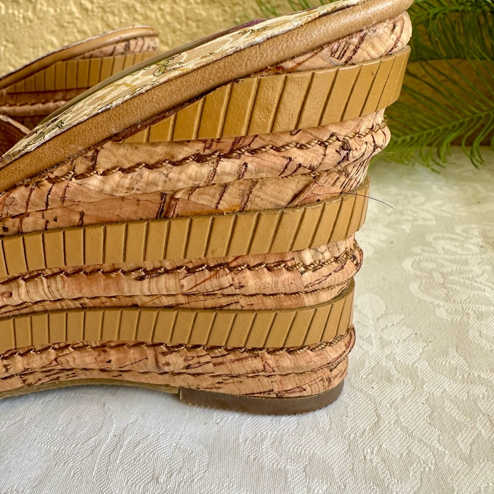 Two Lips brand beige wedge sandals - Picture 7 of 9